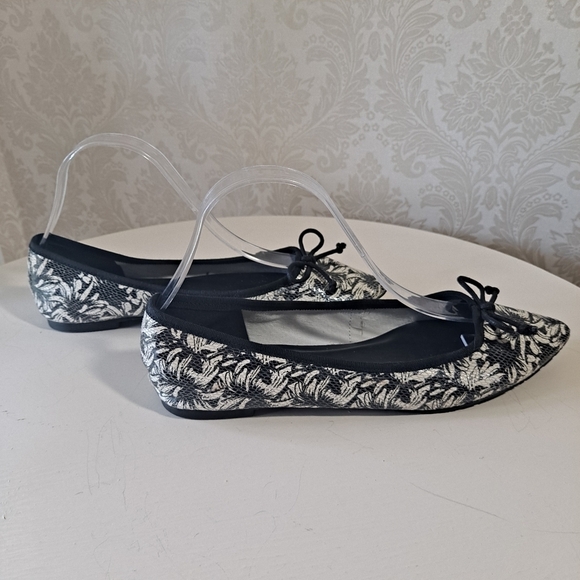 Tahari Blossom Size 9M Black/Cream Floral Pointed Toe Ballet Flats - Picture 5 of 12